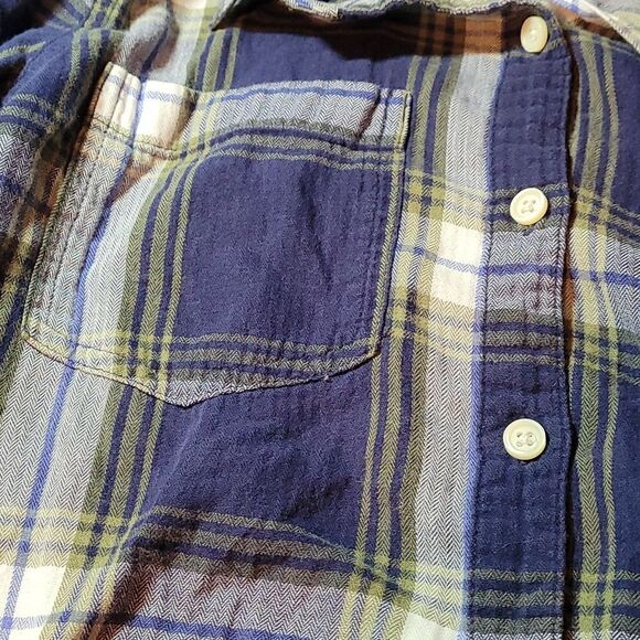 Old Navy woman's plaid button up shirt - Picture 6 of 6